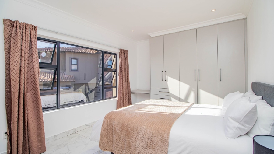 5 Bedroom Property for Sale in The Hill Western Cape